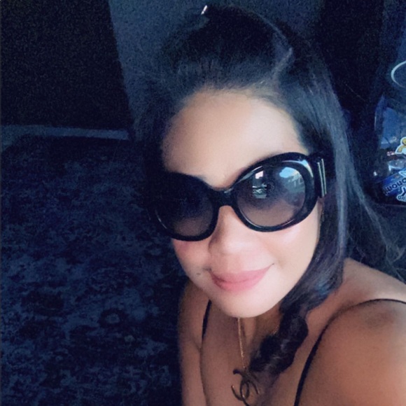 Chanel sunglasses ๐ถ - Picture 5 of 5